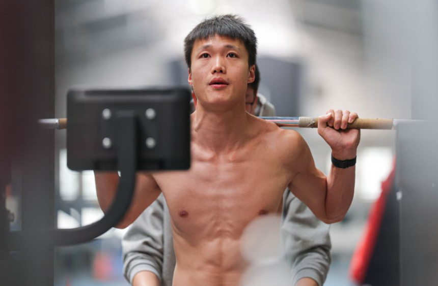 问鼎娱乐模拟器：打造你的梦想世界